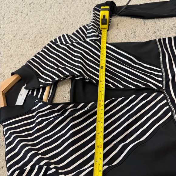 Stella McCartney Adidas M EUC/Mint condition Black and White workout top - Picture 10 of 15